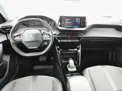Photo 33 Peugeot 2008  Electrique 136 ch