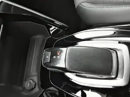 Photo 13 Peugeot 2008  Electrique 136 ch