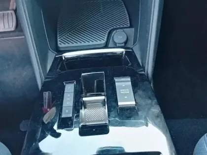 Photo 23 Citroën C4 e- 136 ch Automatique Feel Pack