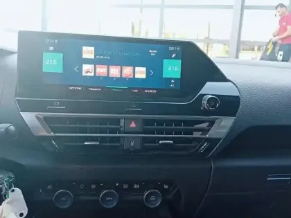 Photo 21 Citroën C4 e- 136 ch Automatique Feel Pack