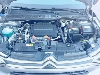 Photo 6 Citroën C4 e- 136 ch Automatique Feel Pack