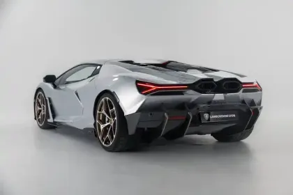 Photo 6 Lamborghini Revuelto  6.5 V12 1015