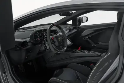 Photo 9 Lamborghini Revuelto  6.5 V12 1015