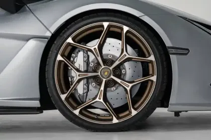 Photo 8 Lamborghini Revuelto  6.5 V12 1015