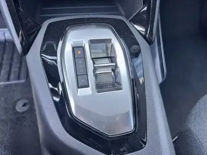 Photo 32 Peugeot 2008  Hybrid 145 e-DCS6