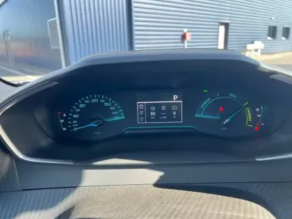 Photo 28 Peugeot 2008  Hybrid 145 e-DCS6