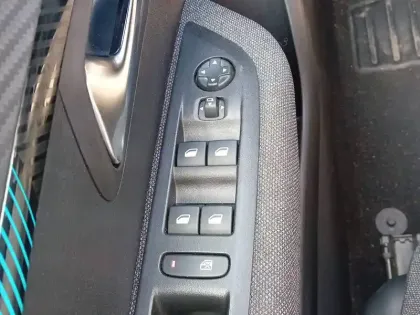 Photo 16 Peugeot 208  PureTech 100 S&S EAT8