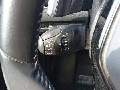 Photo 15 Peugeot 208  PureTech 100 S&S EAT8