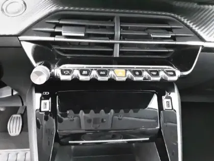 Photo 21 Peugeot 208  PureTech 100 S&S BVM6