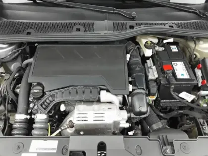 Photo 14 Peugeot 208  PureTech 100 S&S BVM6