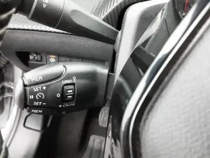 Photo 20 Peugeot 208  PureTech 100 S&S BVM6