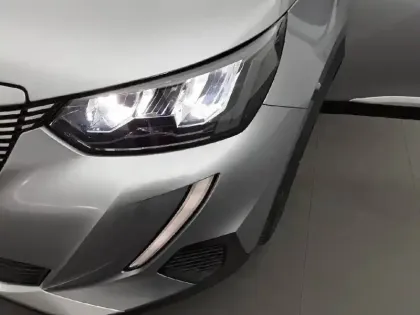 Photo 15 Peugeot 2008  Electrique 136 ch