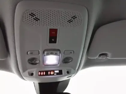 Photo 19 Peugeot 2008  Electrique 136 ch