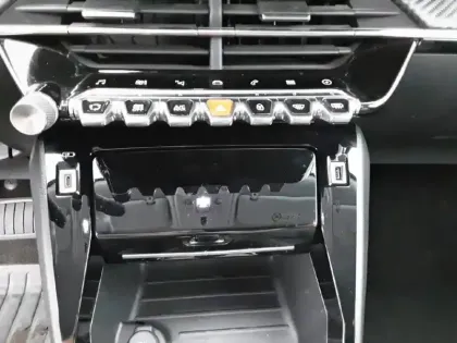 Photo 21 Peugeot 2008  Electrique 136 ch