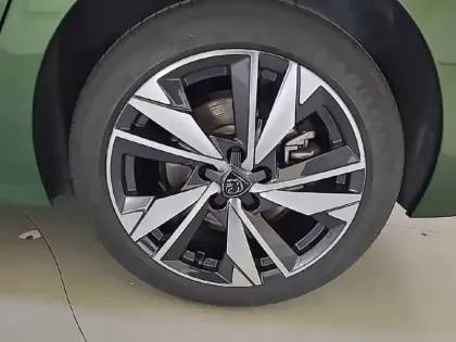 Photo 32 Peugeot 308  PHEV 180 e-EAT8