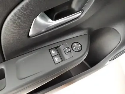 Photo 46 Opel Corsa  Electrique 136 ch & Batterie 50 kw/h