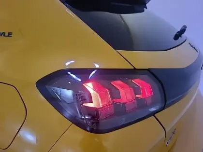 Photo 16 Peugeot 208  PureTech 100 S&S BVM6