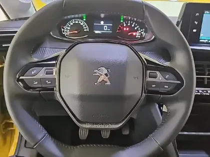 Photo 8 Peugeot 208  PureTech 100 S&S BVM6