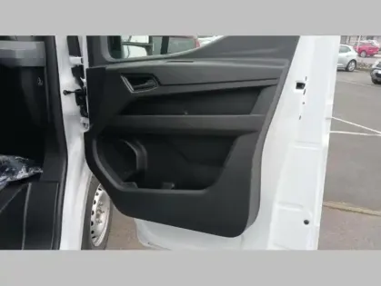 Photo 15 Renault Master VAN FGN TRAC 3T5 L2H2 BLUE DCI 150 ADVANCE