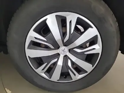 Photo 12 Peugeot 2008  PureTech 100 S&S BVM6