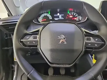 Photo 8 Peugeot 2008  PureTech 100 S&S BVM6