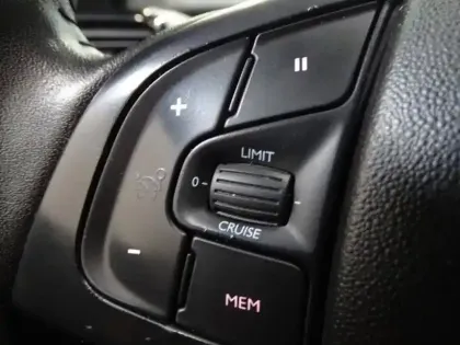 Photo 12 Citroën C4 Cactus  PureTech 110ch S&S Feel