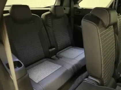 Photo 50 Peugeot 5008  Hybrid 136 e-DCS6