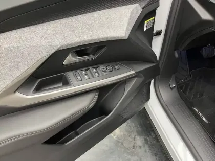 Photo 62 Peugeot 5008  Hybrid 136 e-DCS6