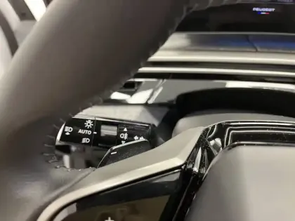 Photo 66 Peugeot 5008  Hybrid 136 e-DCS6