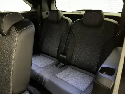 Photo 52 Peugeot 5008  Hybrid 136 e-DCS6