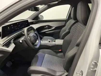 Photo 63 Peugeot 5008  Hybrid 136 e-DCS6