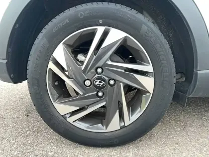 Photo 8 Hyundai Bayon  1.0 T-GDi 100 Hybrid 48V