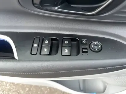 Photo 28 Hyundai Bayon  1.0 T-GDi 100 Hybrid 48V