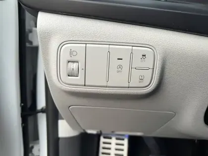 Photo 27 Hyundai Bayon  1.0 T-GDi 100 Hybrid 48V