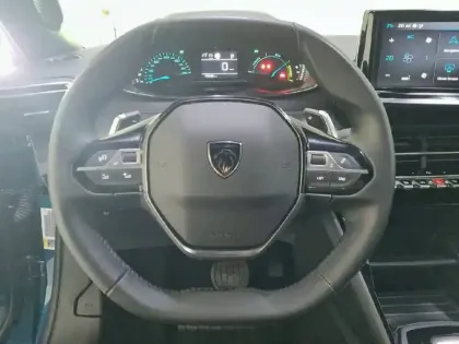 Photo 50 Peugeot 2008  Hybrid 145 e-DCS6
