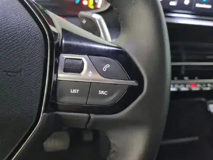Photo 61 Peugeot 2008  Hybrid 145 e-DCS6