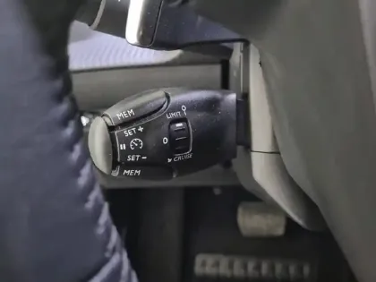 Photo 68 Peugeot 2008  Hybrid 145 e-DCS6