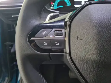 Photo 60 Peugeot 2008  Hybrid 145 e-DCS6