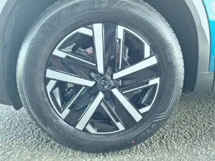 Photo 33 Peugeot 2008  Hybrid 145 e-DCS6