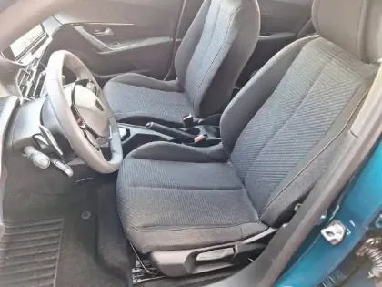 Photo 31 Peugeot 2008  Hybrid 145 e-DCS6