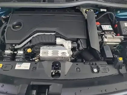 Photo 56 Peugeot 2008  Hybrid 145 e-DCS6