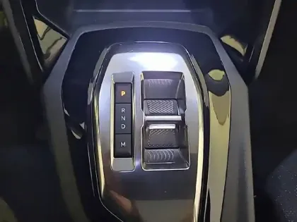 Photo 13 Peugeot 208  Hybrid 100 e-DCS6