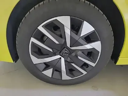 Photo 12 Peugeot 208  Hybrid 100 e-DCS6