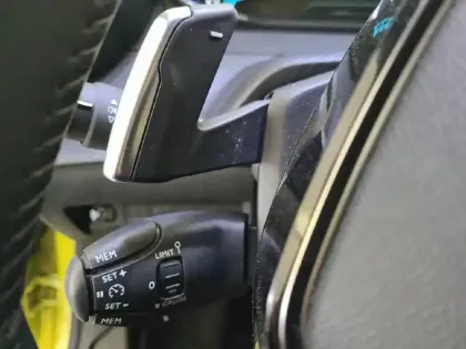 Photo 19 Peugeot 208  Hybrid 100 e-DCS6