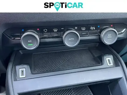 Photo 59 Citroën C4 e- 136 ch Automatique