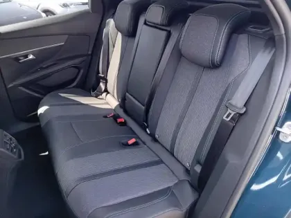 Photo 19 Peugeot 3008  Hybrid 225 e-EAT8 Allure