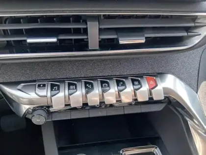 Photo 11 Peugeot 3008  Hybrid 225 e-EAT8 Allure