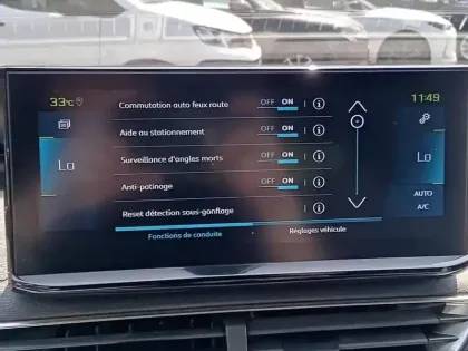 Photo 15 Peugeot 3008  Hybrid 225 e-EAT8 Allure