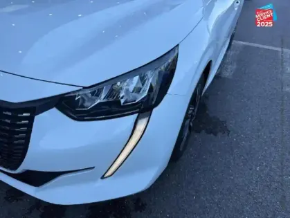 Photo 12 Peugeot 208  1.2 PureTech 100ch S/S Allure EAT8 Radar AR Carplay