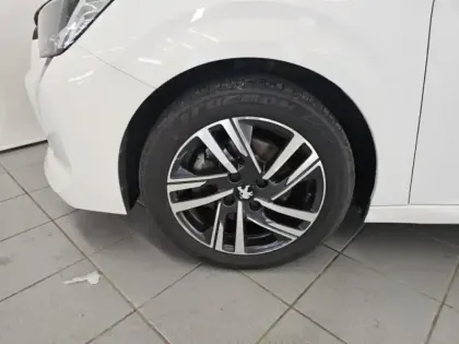Photo 8 Peugeot 208  1.5 BlueHDi 100ch S&S Allure